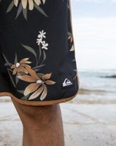 Everyday Coastal Flora 17" Swim Trunks - Black